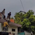 Video Viral, Kepergok saat Beraksi Pakai Sajam, Terduga Maling Diringkus Warga di Atap Rumah