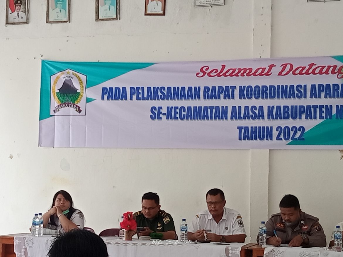 Camat Alasa Pimpin rapat koordinasi Aparat Pemerintah Desa se-kecamatan Alasa Kabupaten Nias Utara