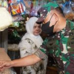Tinjau Pasar Kramat Jati, Kasad: Pastikan Harga Minyak Goreng Sesuai HET