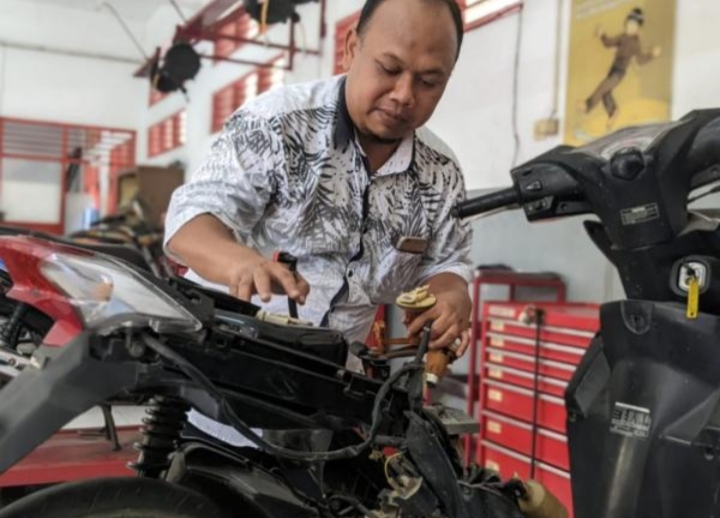 Top! Guru SMKN 1 Karawang Ciptakan Teknologi Penghemat BBM Pakai Air