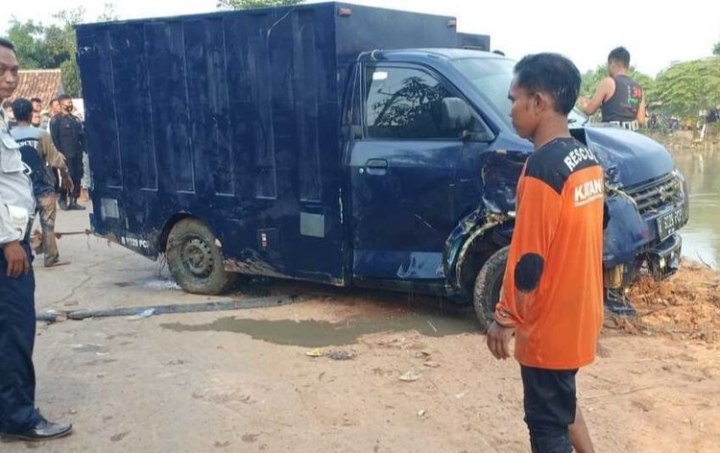 Mobil Pengangkut 6 Koper Uang untuk Mesin ATM, Berhasil Dievakuasi dari Irigasi