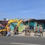 Puluhan Bangli Di Sepanjang Jalan Tanjungpura Dibongkar Petugas