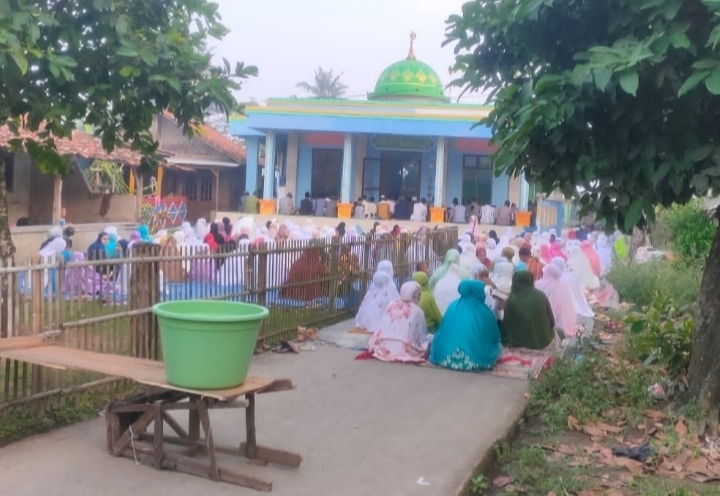 Ratusan Warga Melaksanakan Shalat Idul Adha 1443 H, di Masjid Jami Al Maghfiroh