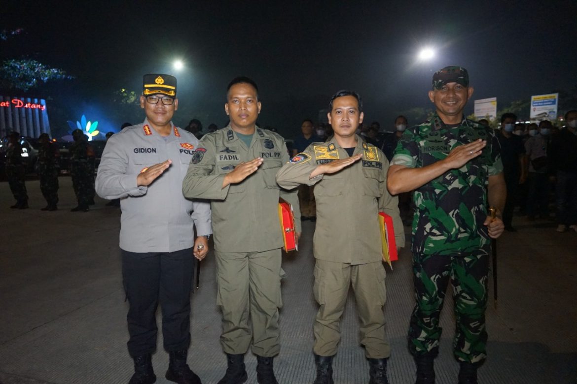 Gagalkan Aksi Begal di Cikarang Pusat, 2 Anggota Satpol PP Direward Kapolres Metro Bekasi