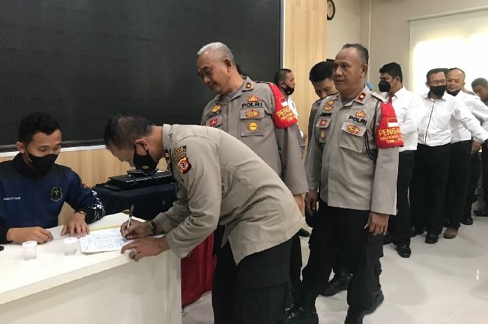 Propam Polda Jabar Lakukan Tes Urine Mendadak Terhadap Personel Polres Purwakarta, Ini Hasilnya