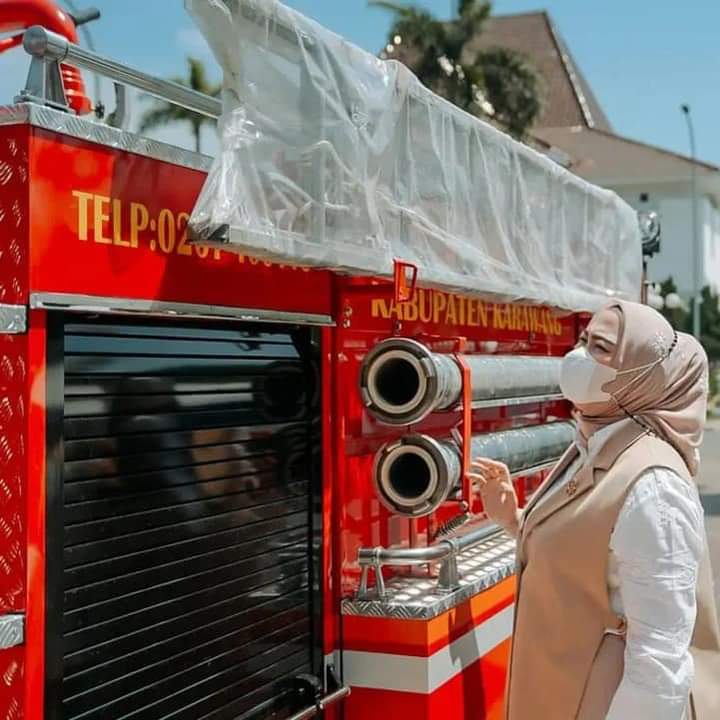 Pemkab Karawang Tambah Dua Unit Mobil Damkar Baru