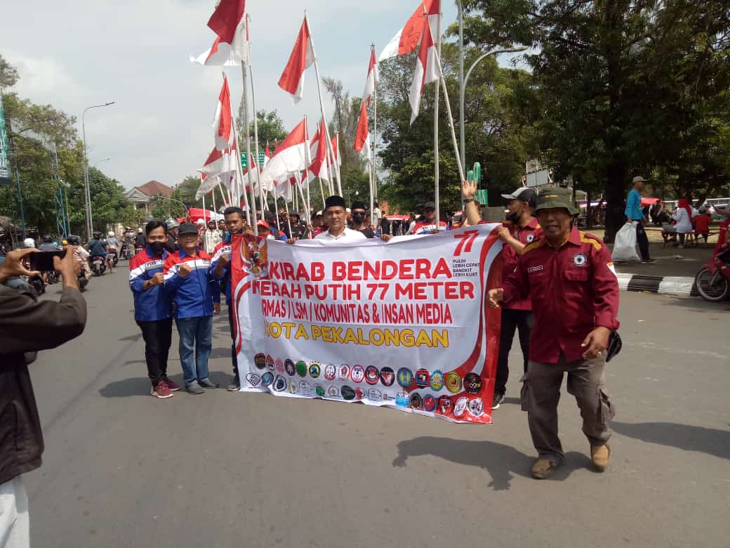 DPC PWO IN Pekalongan Raya Gelar Kirab Bendera 77 Meter Bersama LSM, Ormas, Komunitas dan Insan Media