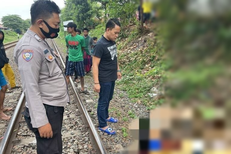 Nahas, Dua Sejoli di Karawang Tewas Tersambar Kereta Api Cargo