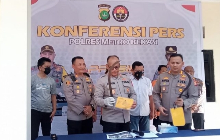 Beraksi di Sejumlah Wilayah Bekasi, 4 Begal Bersenjata Tajam Dibekuk Polisi