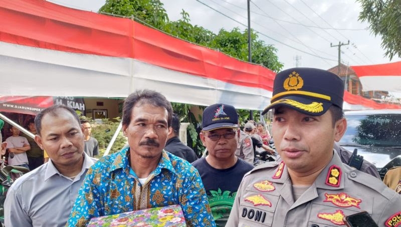 Keren! Hasil Nabung selama 17 Tahun, Kuli Bangunan di Cianjur Buat Bendera Panjang 220 Meter