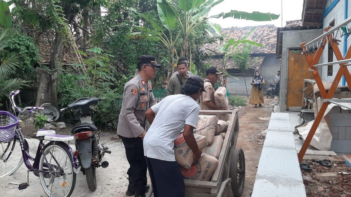 Kapolres Karawang, Bantu Rehab Bangunkan Rumah Tempat Mengaji di Cikuntul Karawang