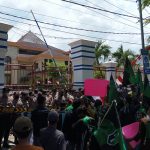 Tolak Kenaikan BBM, HMI Cabang Sampang Demo di Depan Gedung DPRD
