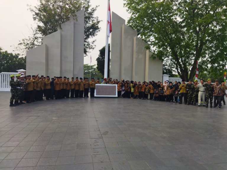 Peringati HUT Ke-63, Pepabri Karawang Ziarah ke Taman Makam Pahlawan