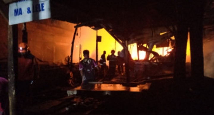 Dilalap Si Jago Merah, Kios Pasar Pasundan Kota Sukabumi Hangus Terbakar!