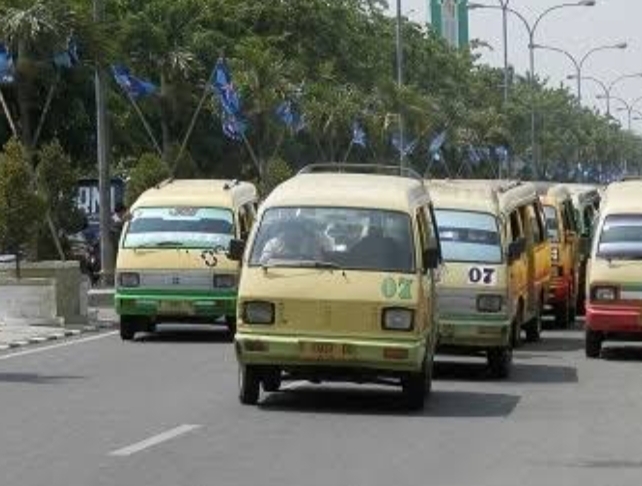 Sopir di Karawang “Menjerit” Akibat BBM Naik, Ribuan Unit Angkot Tidak Beroperasi