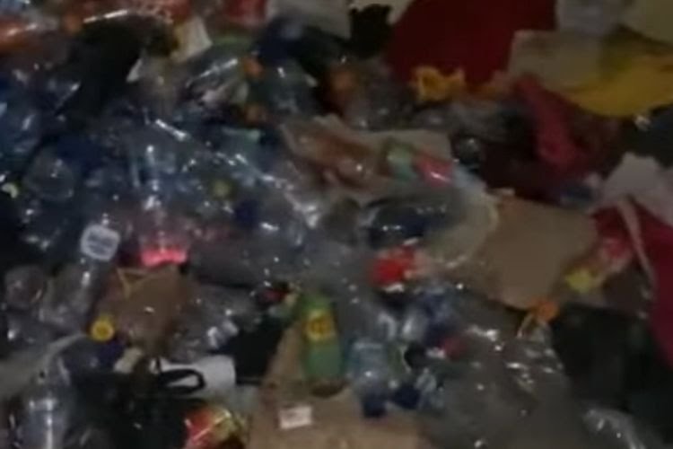 Video Viral, Kosan Perempuan di Karawang Dipenuhi Sampah, Begini Penampakan Kamarnya