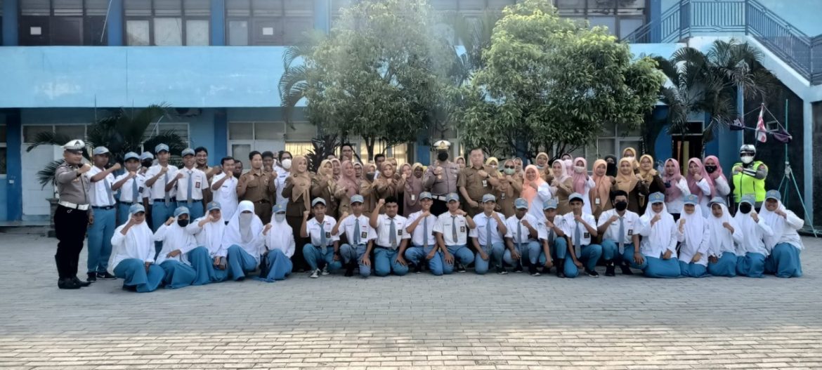 Polres Sampang Sosialisasi 7 Prioritas Operasi Zebra Semeru 2022 di SMK Negeri 1