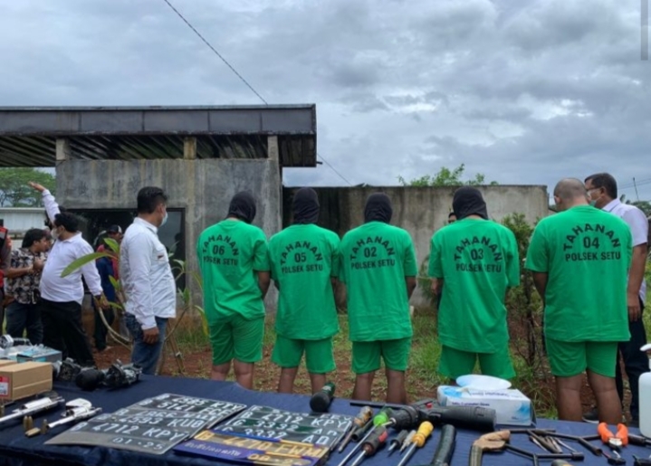 Grebek Gudang Penampung Hasil Curian di Kota Bekasi, Polisi: Lima Pelaku Diamankan dan Temukan 5 Motor