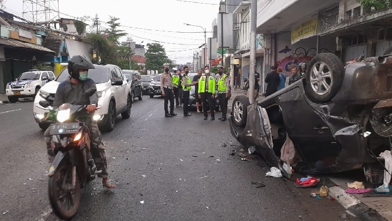 Begini Kronologi, Honda Brio Ugal-ugalan yang Seruduk Dua Mobil di Jalan A Yani Bandung