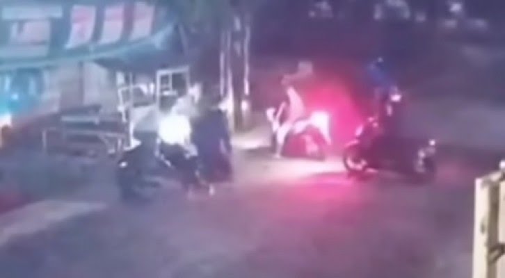 Viral! Aksi Pembegalan Terekam CCTV di Setu Bekasi, Polisi Buru Pelaku