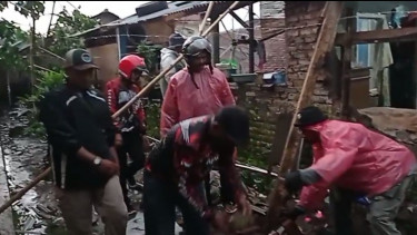 Disapu Angin Puting Beliung, Puluhan Rumah di Malangbong Garut Rusak