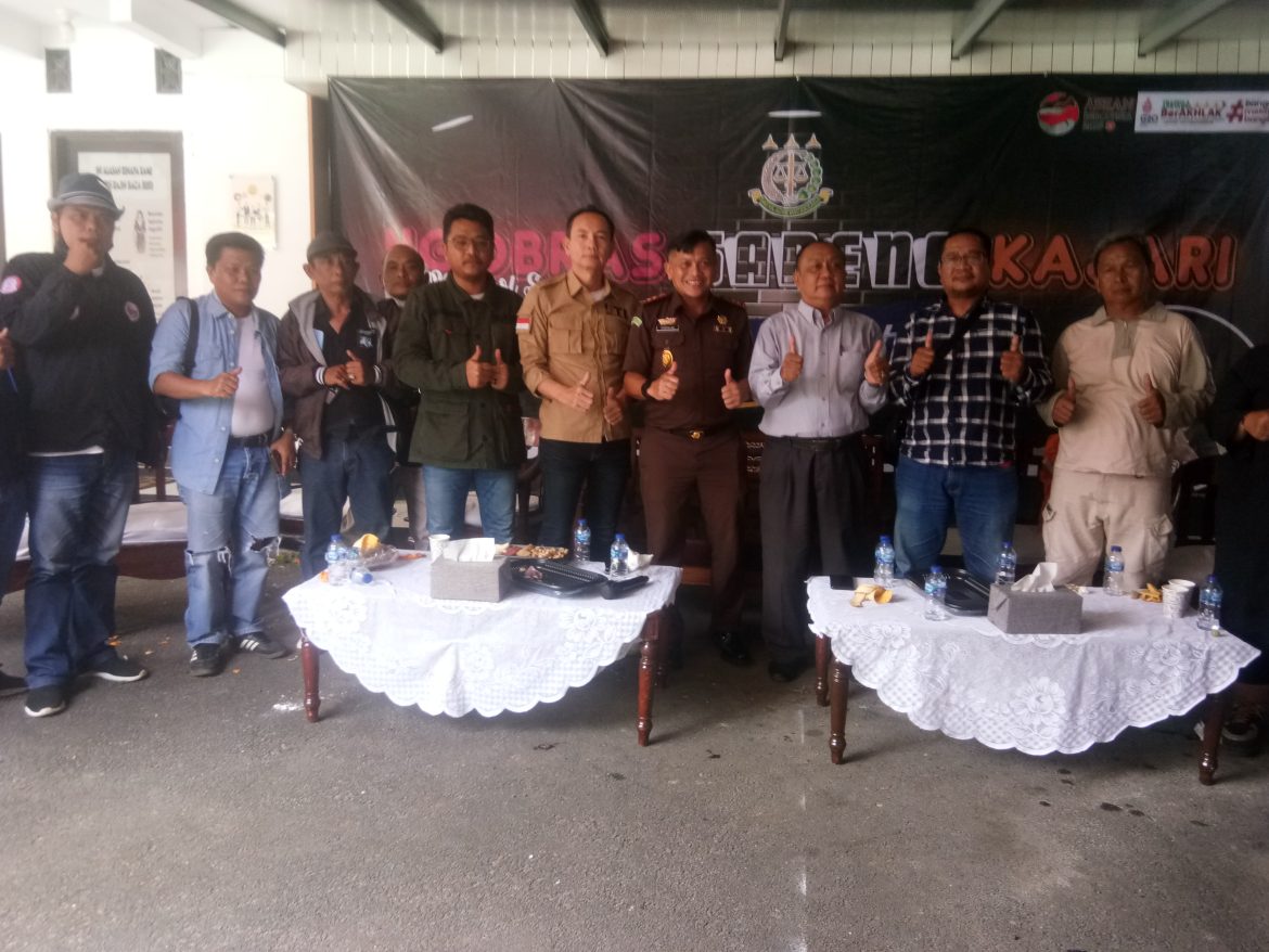 Kejaksaan Negeri Karawang Mengadakan Ngobras Bersama Elemen Organisasi Media.