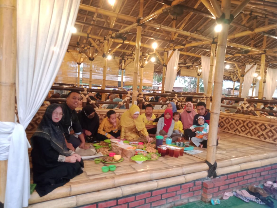 Indahnya Kebersamaan dalam Acara Buka Puasa Bersama di Saung Berkah Gurame Rengasdengklok