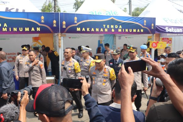 Kapolda Metro Jaya Tinjau Posko Pengamanan Mudik lebaran 2023, di Kedungwaringin Bekasi