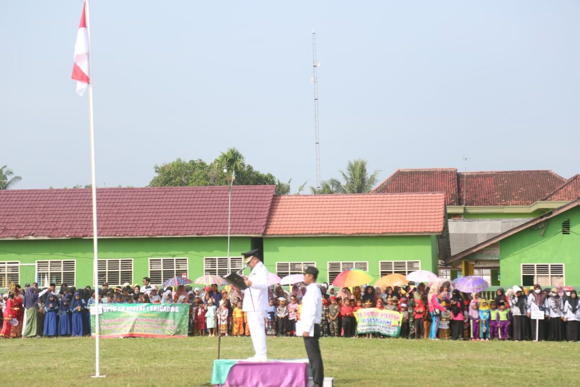 Bupati Lampung Timur Menjadi Pembina Upacara HUT Ke-57 Desa Srigading