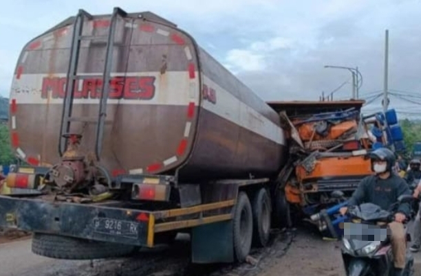 Kecelakaan Maut 2 Truk Adu Banteng di Sukabumi, Sopir Tewas setelah 6 Jam Terjepit