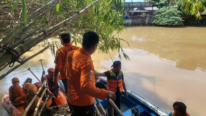 Tim SAR sisir Kali di Bekasi, Cari Lansia Pencari Cacing yang Tenggelam