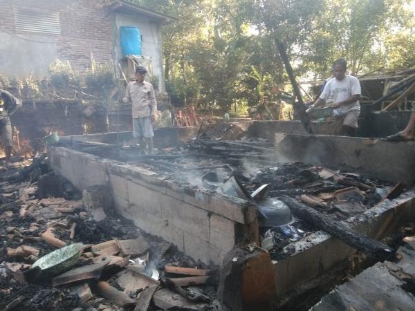 Diduga Akibat Korsleting Listrik, Rumah dan Uang tunai Jutaan di Lebak Banten Ludes Terbakar