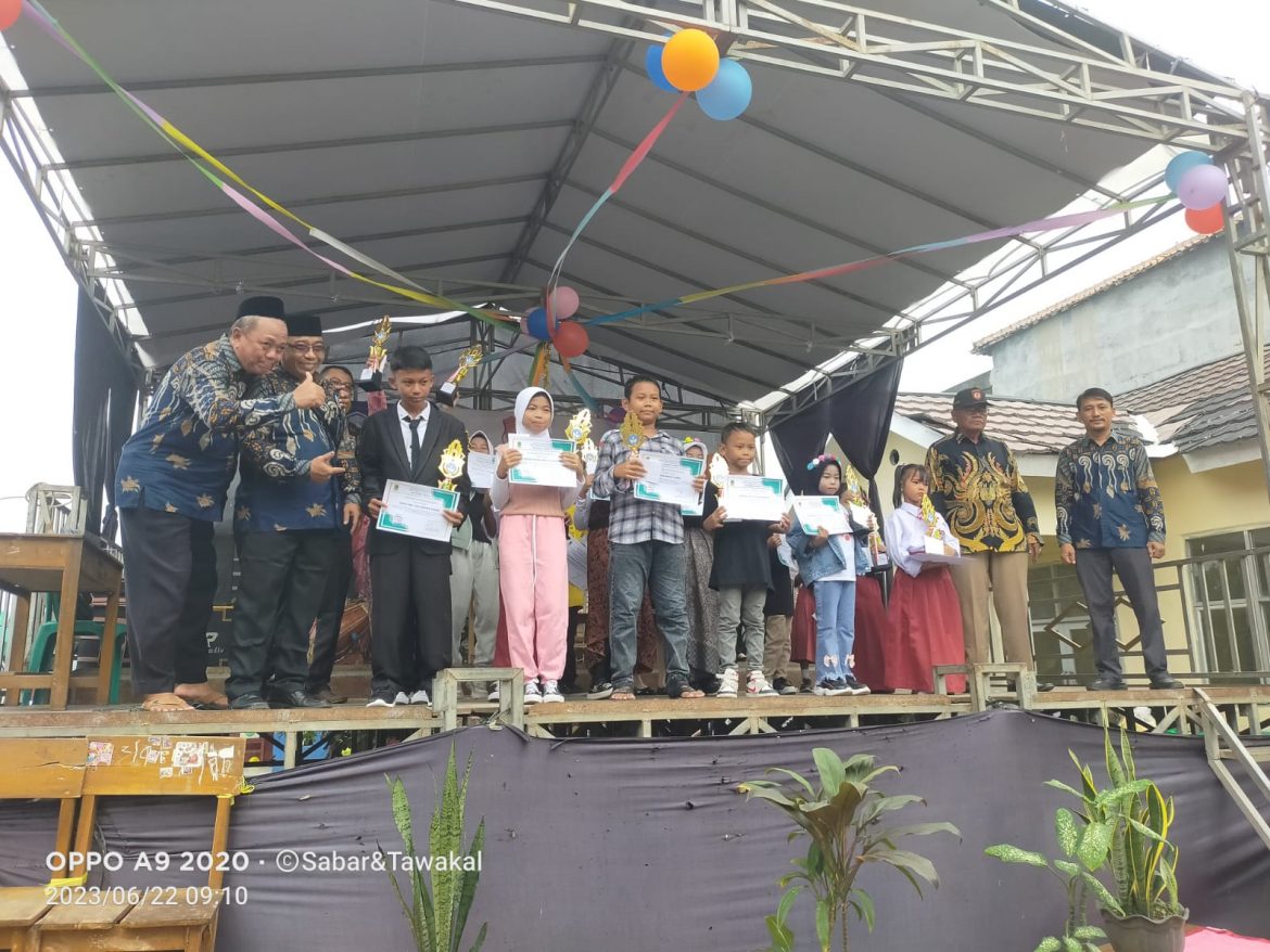 Kenaikan Kelas dan Perpisahan Siswa SDN Kemiri II Jaker Karawang Dirayakan Sederhana, Berselimut Haru