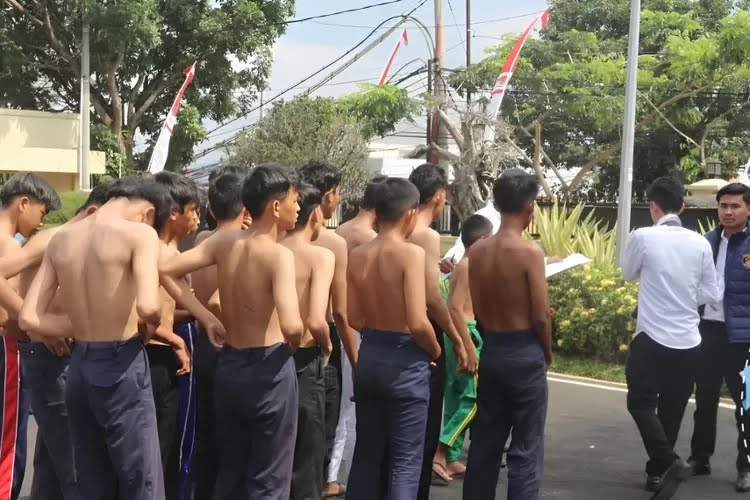 Polisi Amankan Puluhan Pelajar di Cianjur Bawa sajam, Diduga hendak Tawuran untuk Balas Dendam