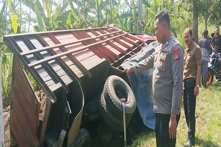 Nahas! Pasutri Tewas Terjepit Truk gagal Nanjak di Cianjur