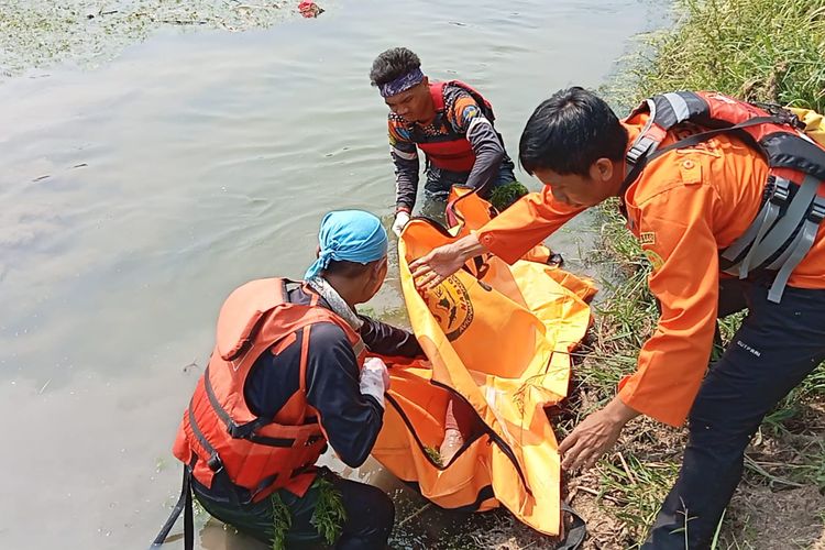 Berenang di Sungai saat Rayakan Ultah, 2 Remaja Putri Ditemukan Tewas Mengapung di Sungai Bekasi