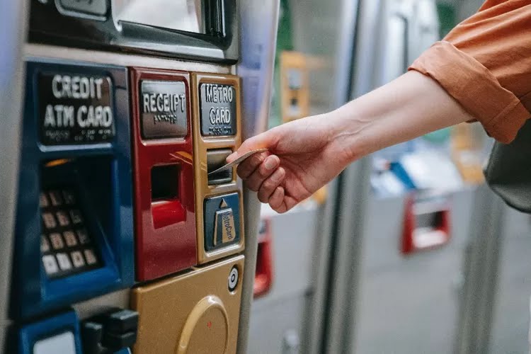 Pasangan Lansia di Bekasi jadi Korban Kejahatan Modus Ganjal ATM, Uang Puluhan Juta Raib