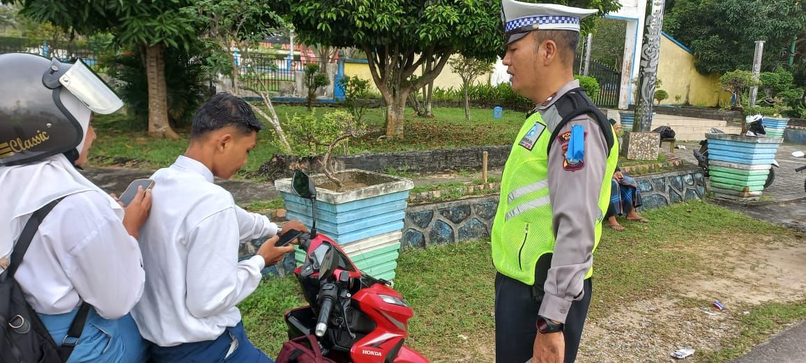 Polres Bintan Turunkan Satgas Operasi Patuh Seligi 2023 Kelapangan, Berikan Himbauan Kepada Pengguna Jalan