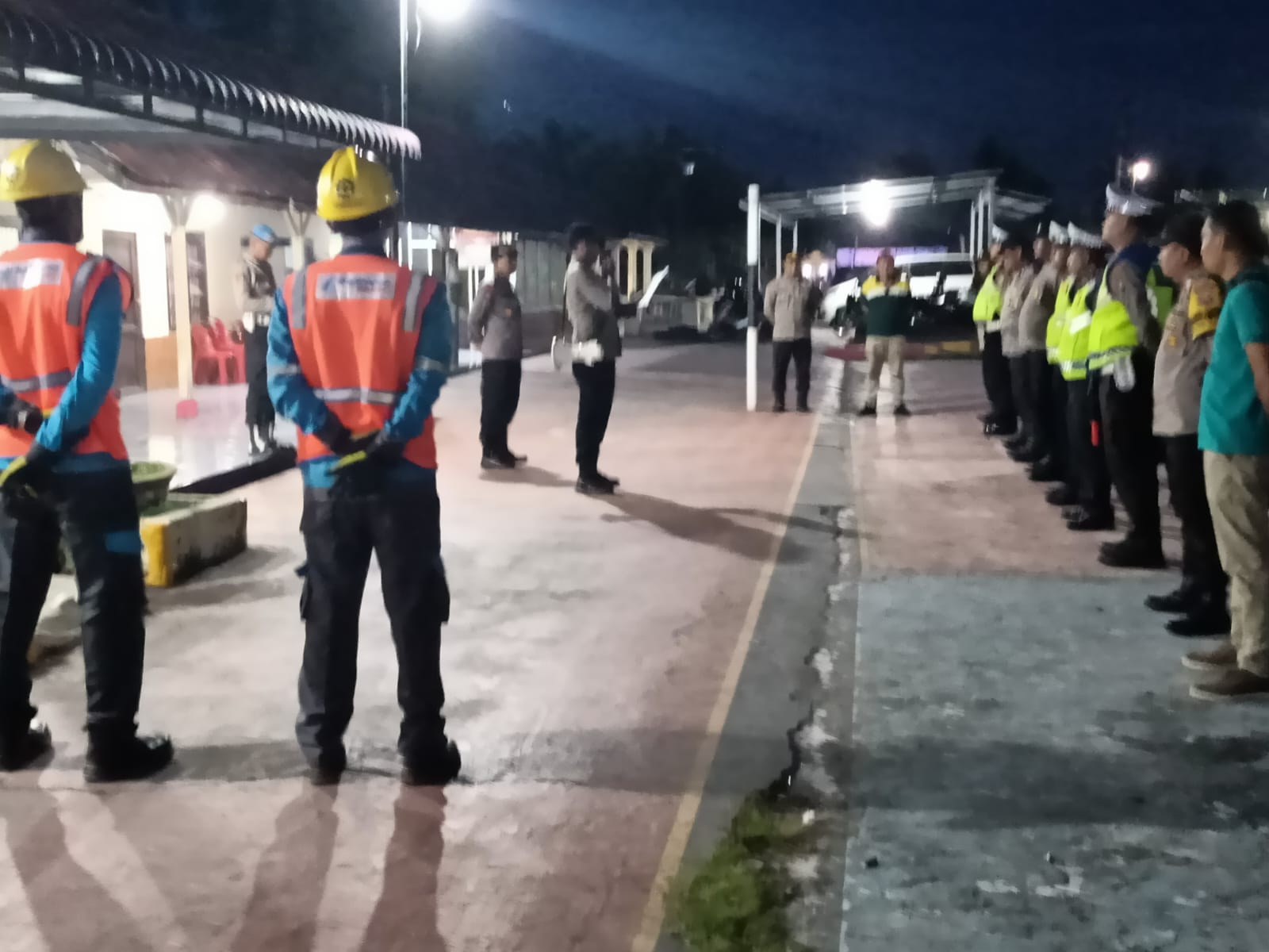 Polres Langkat Kawal Kegiatan Festival Pawai Obor Kreatif Patuah ke-5, Menyambut 1 Muharram 1445 H Sekaligus Milad ke-6 2023 di Tanjung Pura