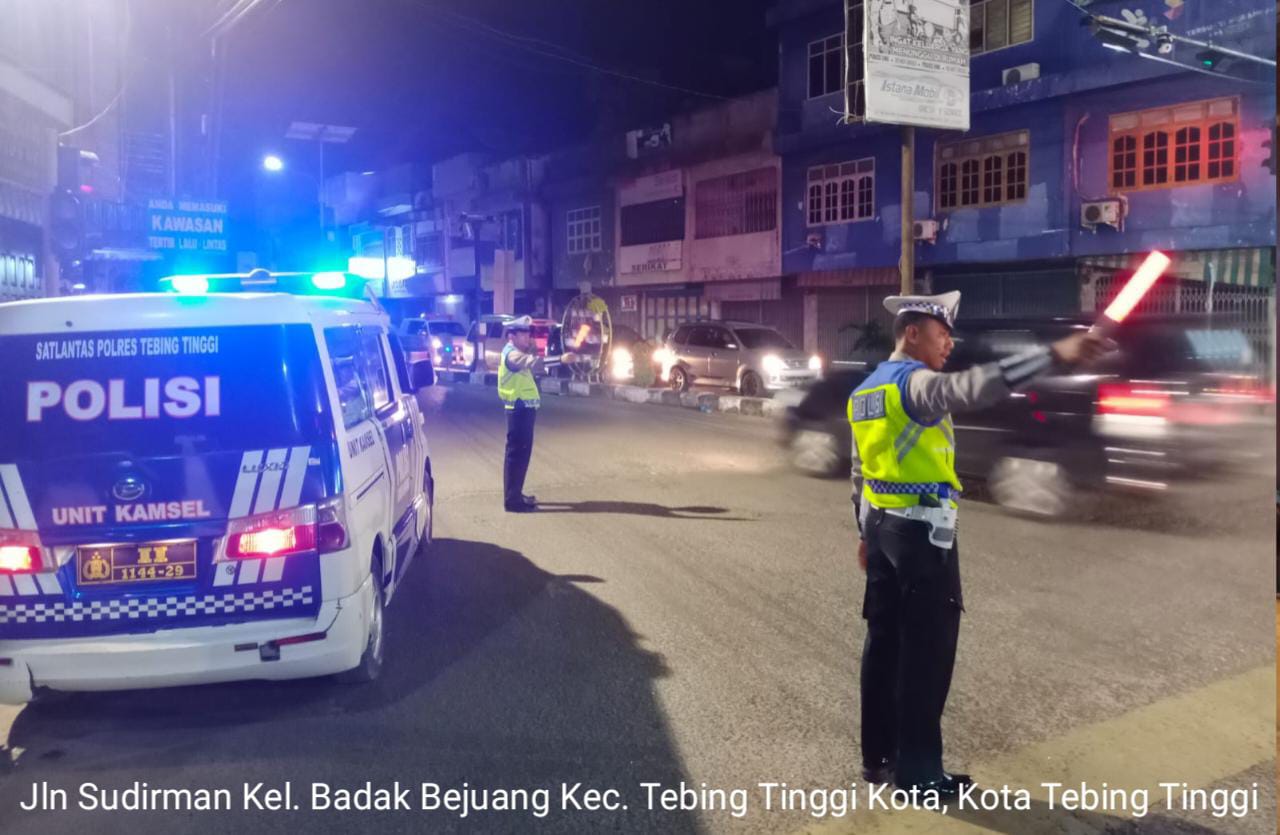 Personil Satlantas Polres Tebing Tinggi Laksanakan Patroli Blue Light