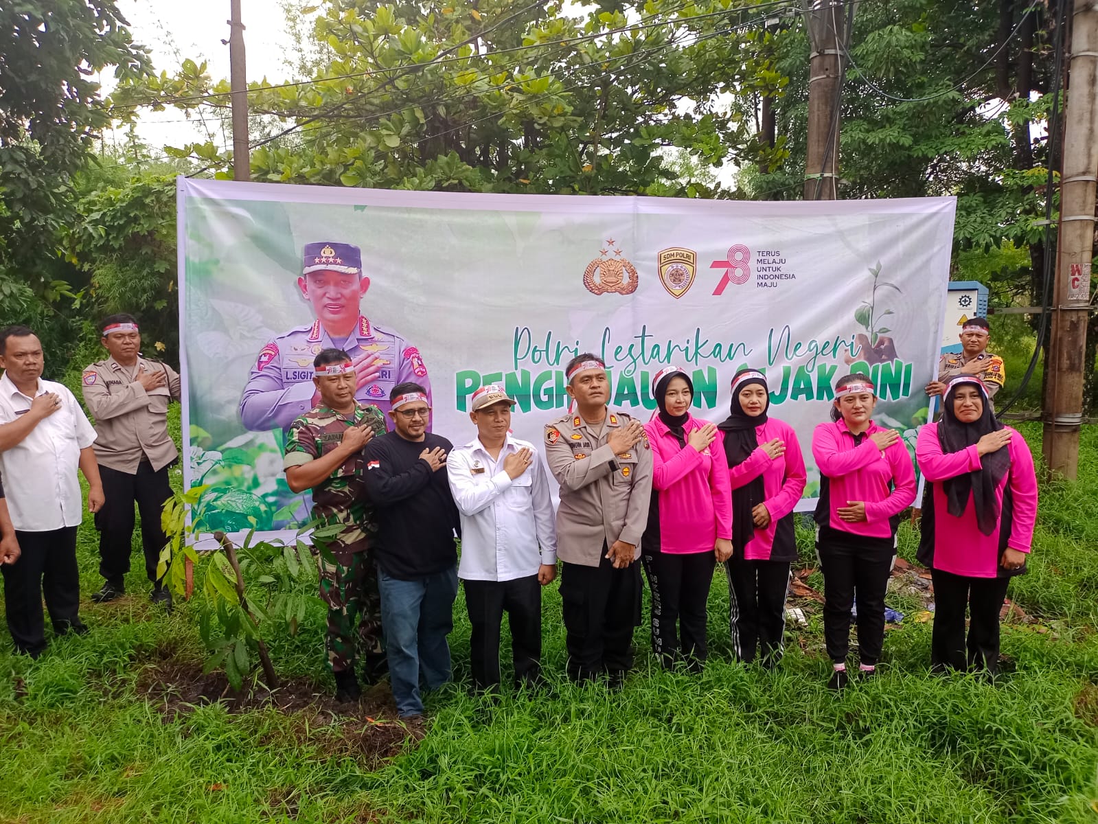 Kapolsek Padang Hulu AKP Bringin Jaya,S.H,M.H Pimpin Pelaksanaan Penanaman Pohon Serentak