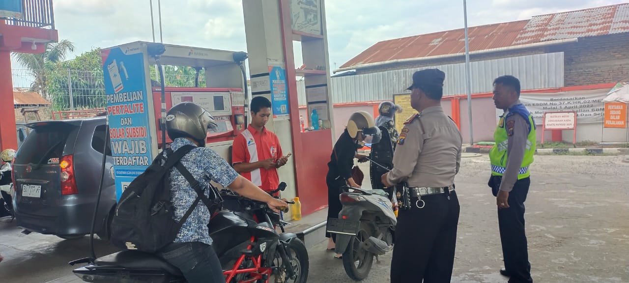 Kasar Binmas Polres Tebing Tinggi AKP B.S.M Tarigan Himbau Kamtibmas Di SPBU Simpang Beo