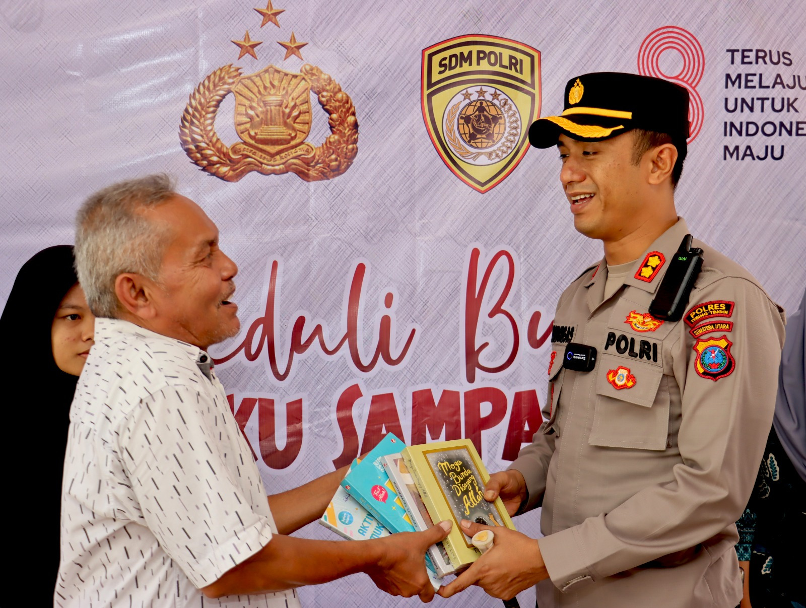 Peduli Budaya Literasi, Kapolres Tebing Tinggi Bagikan Buku Ke Panti Asuhan Amaliyah