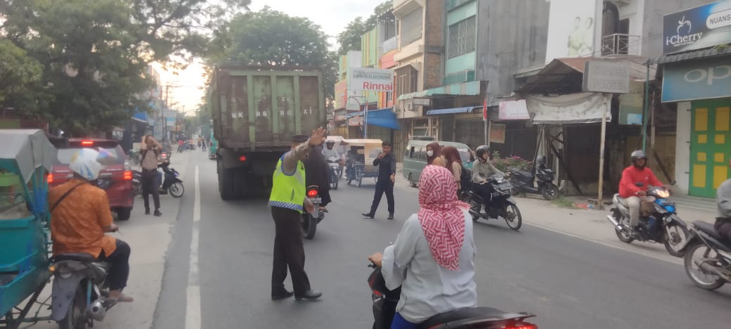 Bhabinkamtibmas Polsek Perbaungan Gatur Lalin Pagi