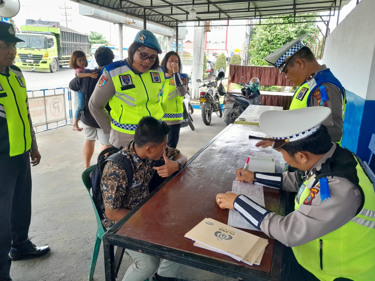 Ops Zebra Toba 2023 Polres Tebing Tinggi Tegur Pelanggar Lalulintas