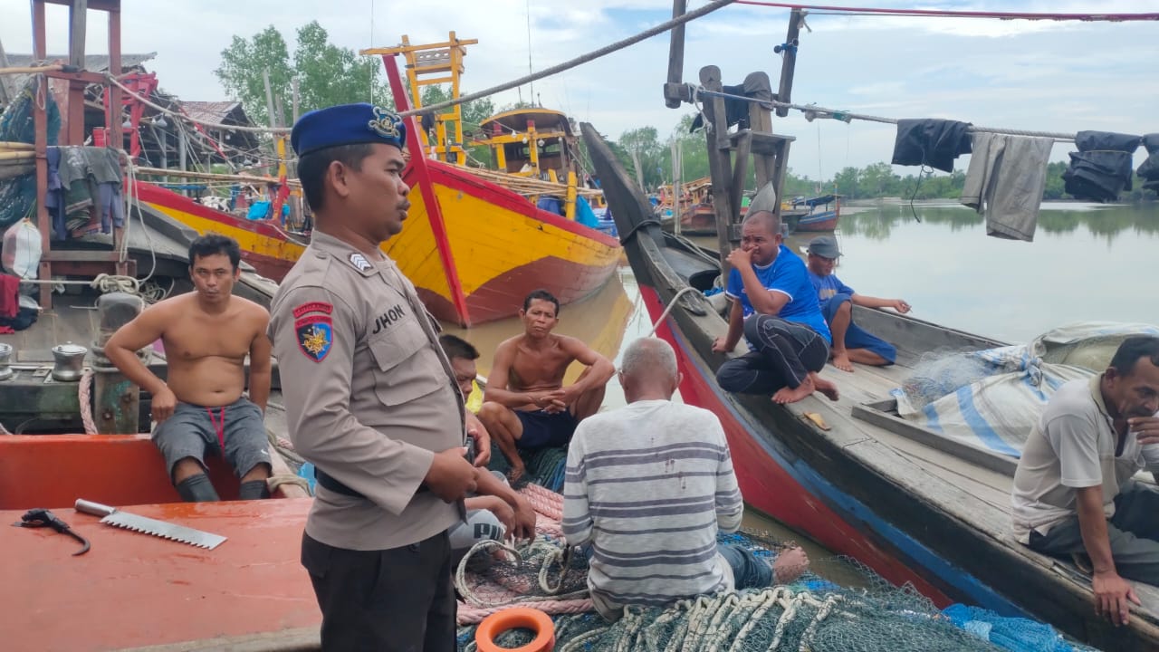 Sambangi Nelayan, Satpol Airud Polres Sergai Sampaikan Hal Ini