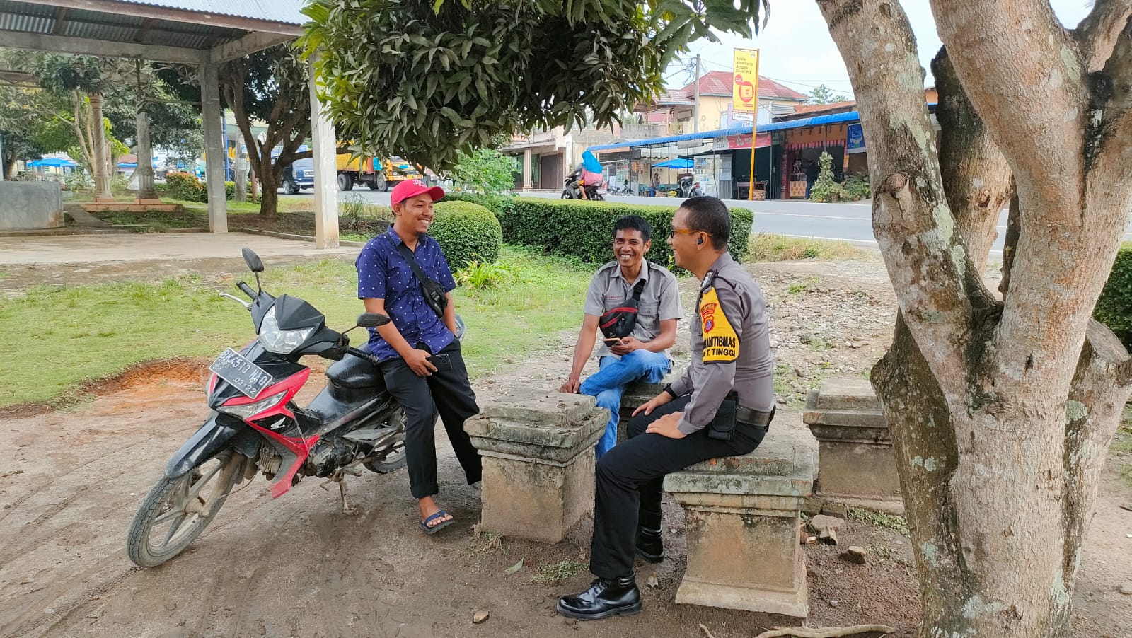 Bhabinkamtibmas Polsek Tebing Tinggi Sambang Desa, Ciptakan Cooling System Jelang Pemilu 2024