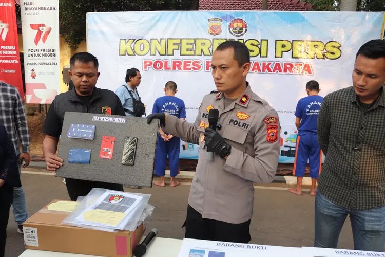 Ketagihan Judi Slot, Karyawan Retail di Purwakarta Nekat Gondol Uang Perusahaan sampai Rp 2,5 M