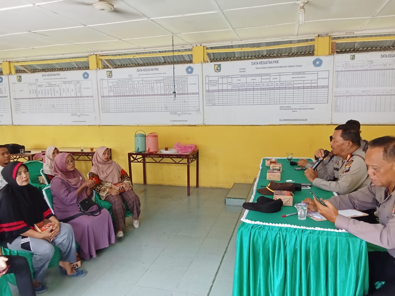 Kasat Binmas Polres Tebing Tinggi AKP B.S.M. Tarigan Tampung Aspirasi Masyarakat Melalui Jumat Curhat