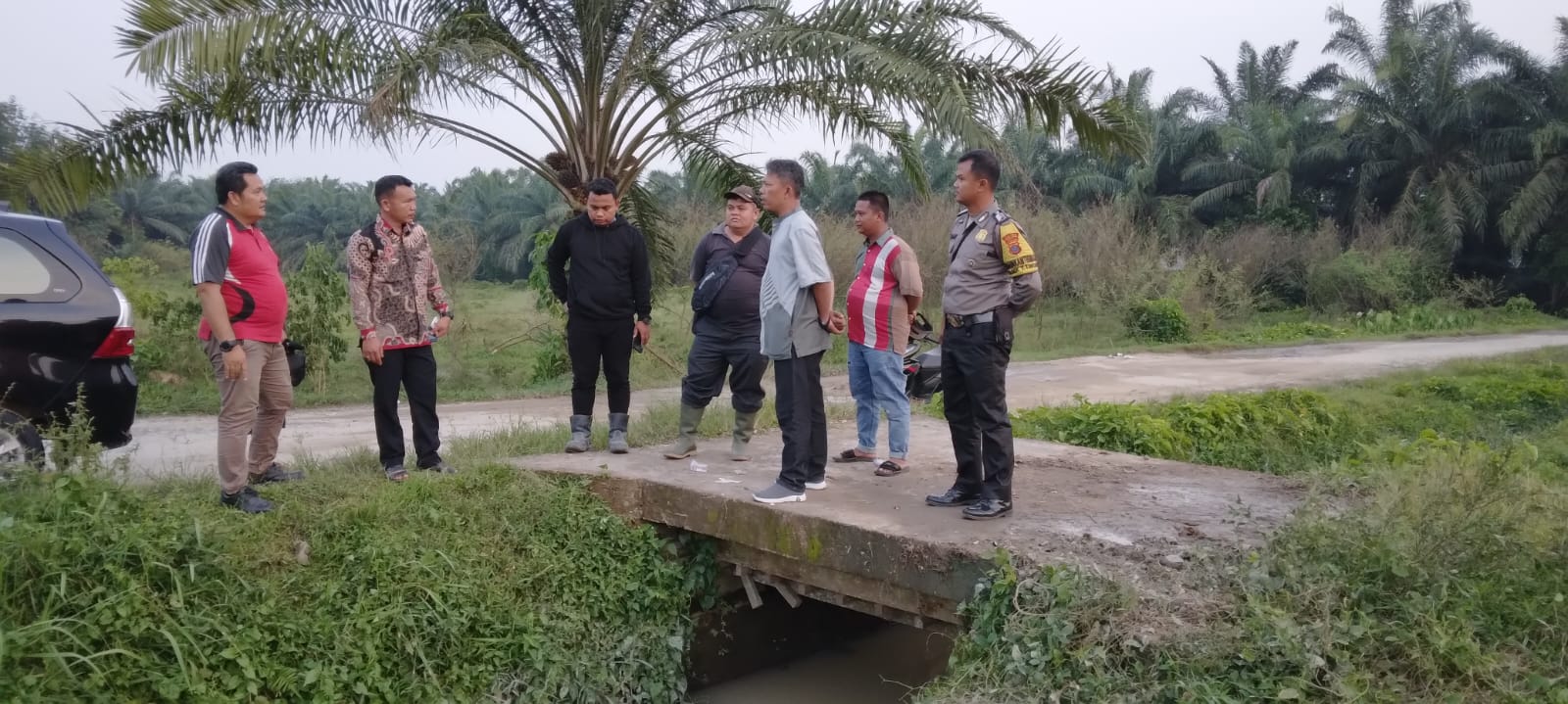 Bhabinkamtibmas Polsek Tebingtinggi Bersama Camat Tebing Syahbandar Mediasi Masyarakat Dengan PT. PP Lonsum